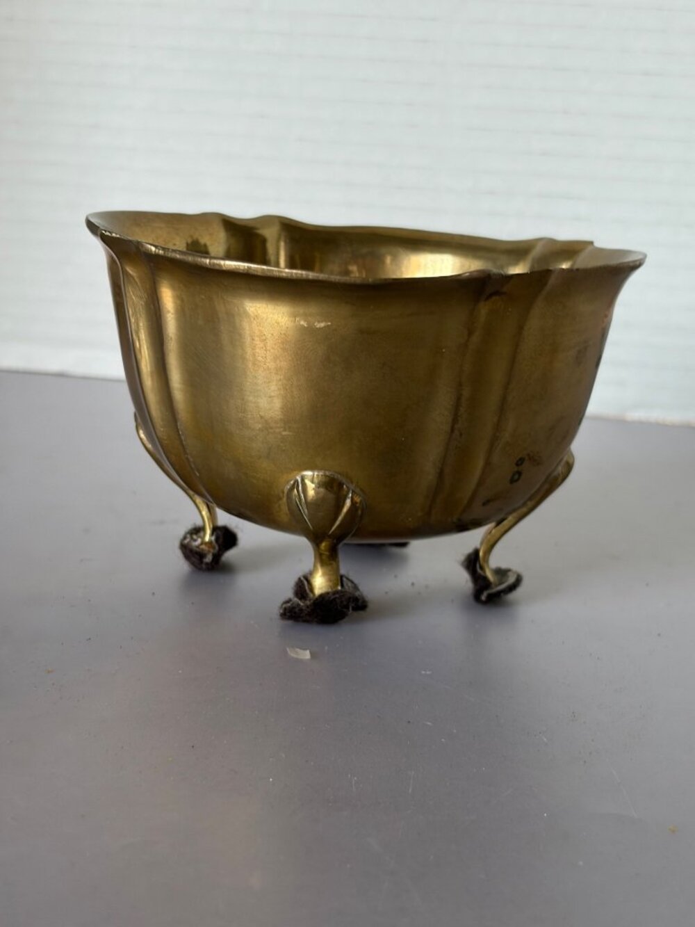 Vintage Brass Footed Bowl With Scalloped Rim & Three Decorative Feet